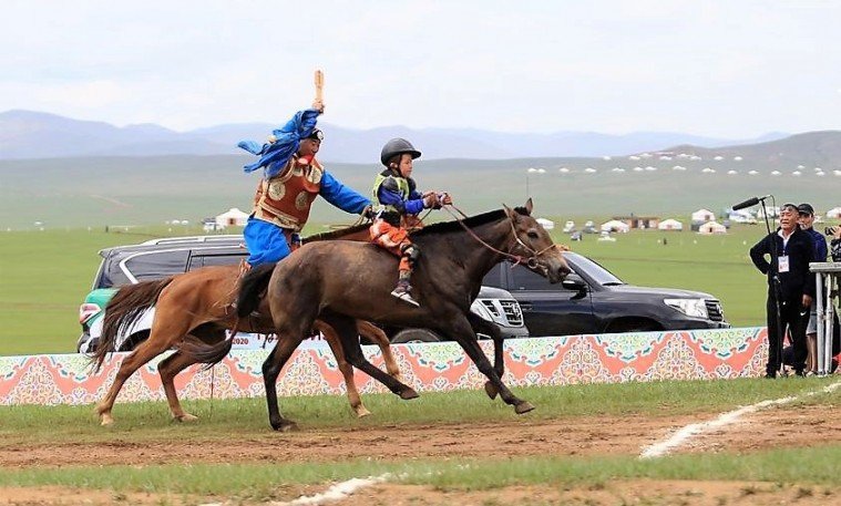Үндэсний хурдан морьдын уралдааны Азарганы уралдаанд түрүүлж айрагдсан морьдын жагсаалт
