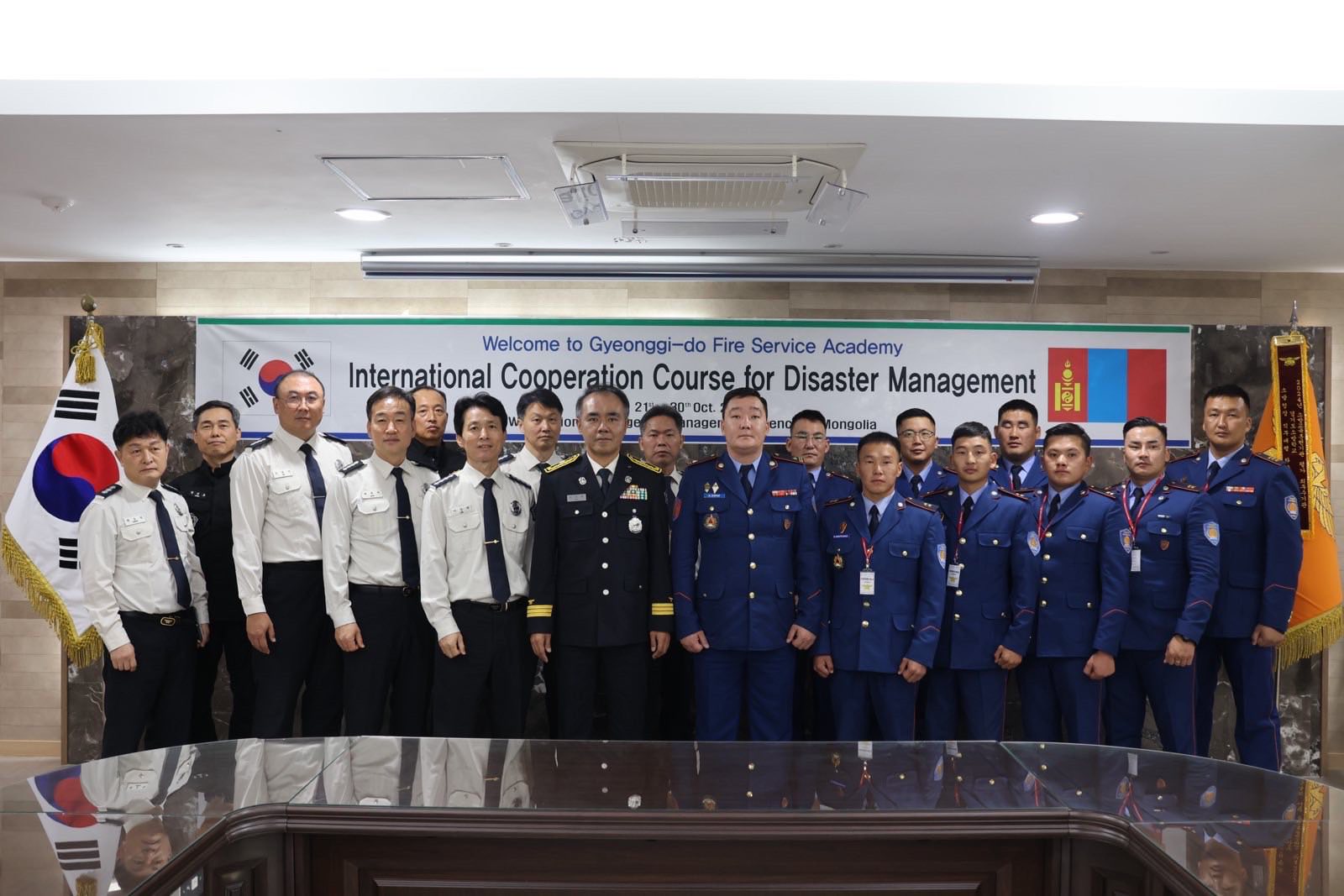 Олон улсын гал сөнөөгчдийн сургалтад хамрагдаж байна