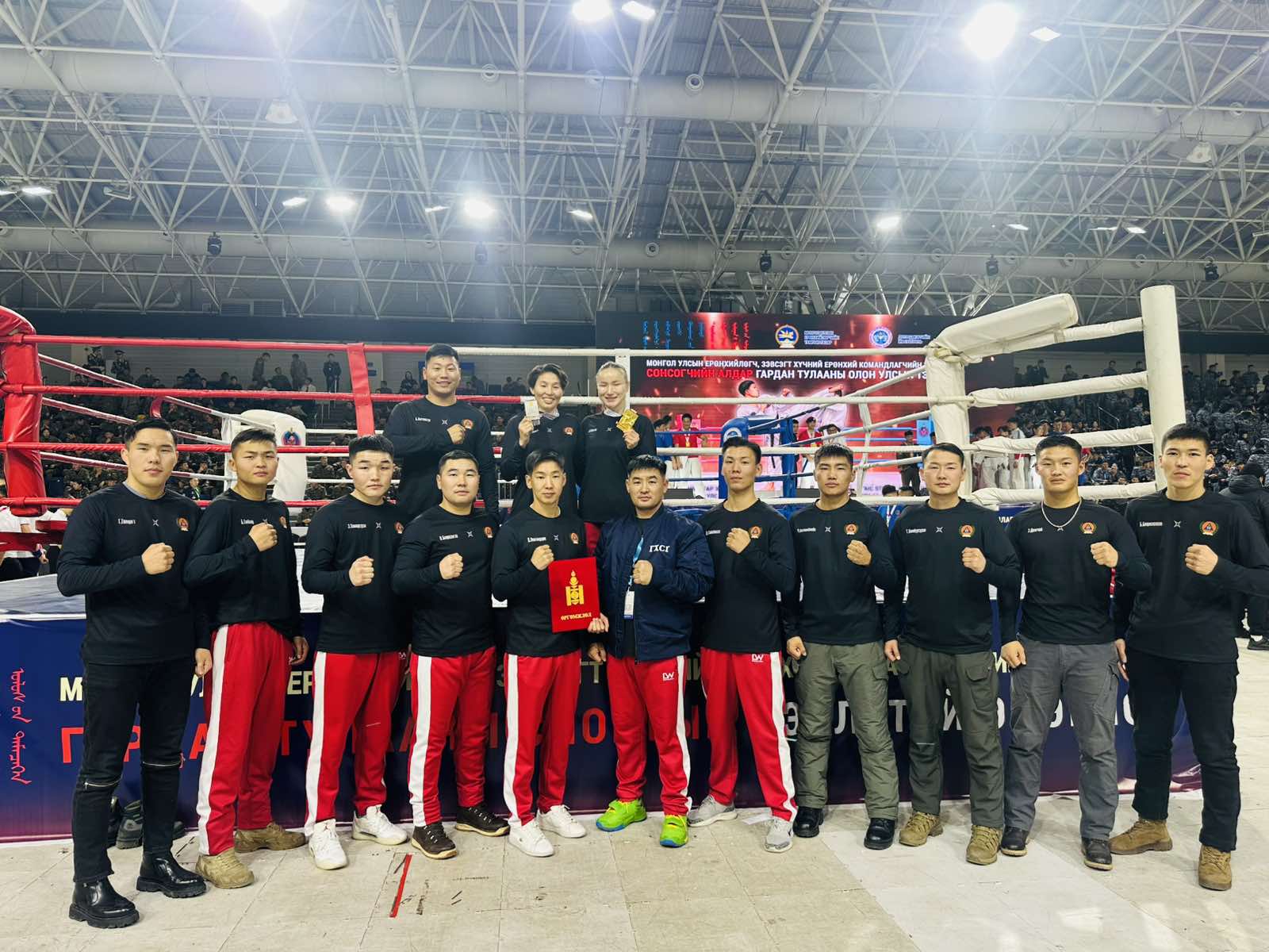 “Сонсогчийн алдар” гардан тулааны олон улсын тэмцээнээс алт, мөнгөн медалийг хүртлээ